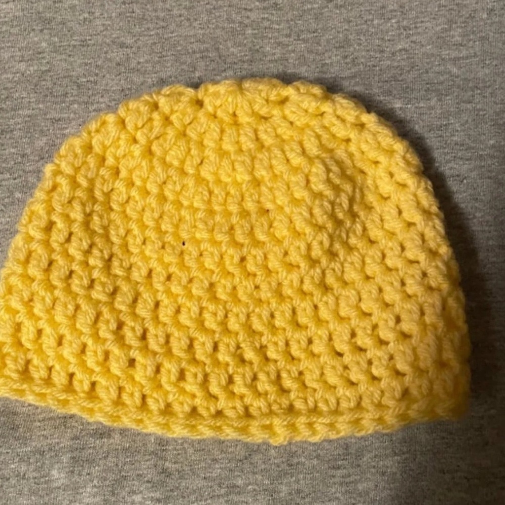 Handmade crochet hats for 0-3 months babies.